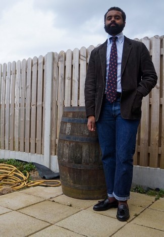 Какие лоферы с кисточками носить с синими джинсами