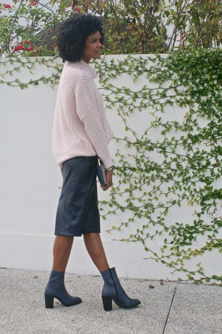 С чем носить синие кожаные ботинки женщине