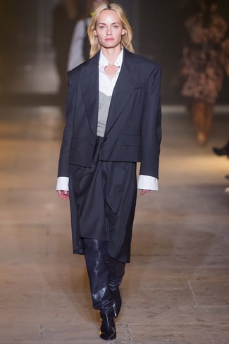 С чем носить синие кожаные ботинки женщине