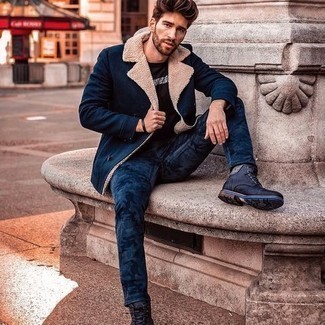С чем носить синие кожаные ботинки мужчине