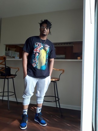 С чем носить синие кожаные высокие кеды мужчине