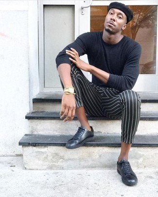 С чем носить синие кожаные низкие кеды мужчине