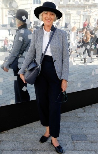 С чем носить синюю кожаную сумку-саквояж