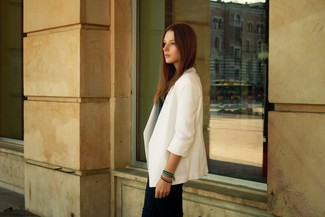 С чем носить синие кожаные узкие брюки