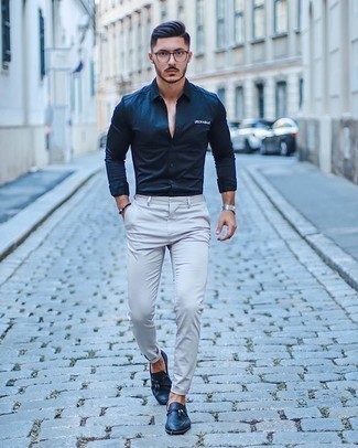 С чем носить синие кожаные лоферы с кисточками