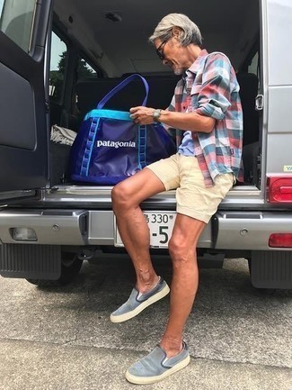 С чем носить синюю кожаную большую сумку мужчине