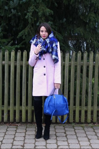 С чем носить синюю кожаную большую сумку