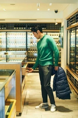 С чем носить синюю легкую куртку мужчине