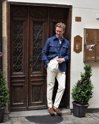 С чем носить синюю льняную куртку-рубашку мужчине