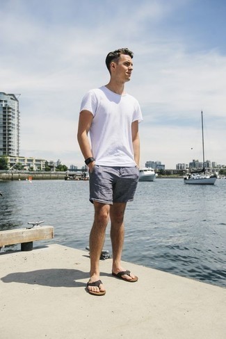 С чем носить синие льняные шорты мужчине