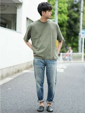 Какие джинсы носить с синими лоферами мужчине