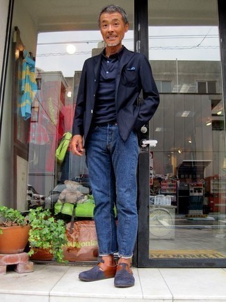 Какие футболки-поло носить с синими лоферами мужчине