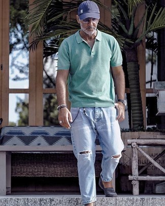 Какие футболки-поло носить с синими лоферами мужчине