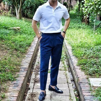 Какие футболки-поло носить с синими лоферами мужчине