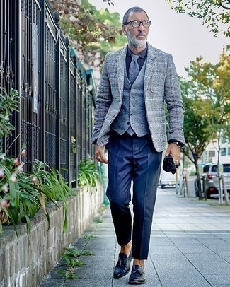 Какие жилеты носить с синими лоферами