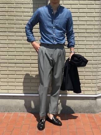 Как носить синюю рубашку с длинным рукавом с черным пиджаком мужчине