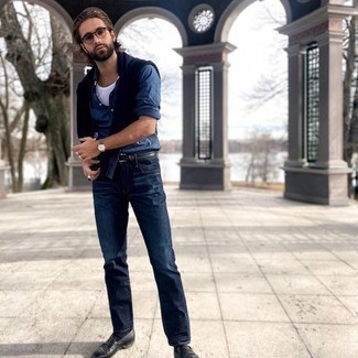 С чем носить синюю рубашку с длинным рукавом мужчине