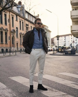 С чем носить синюю рубашку с длинным рукавом мужчине