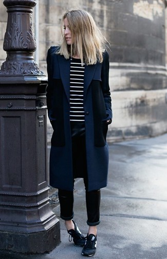 С чем носить синие низкие кеды женщине