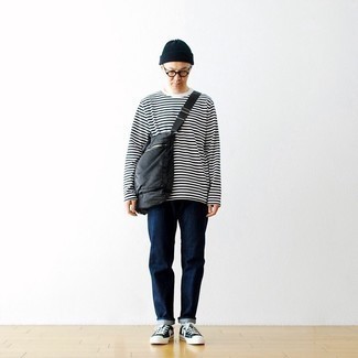 С чем носить синие низкие кеды мужчине