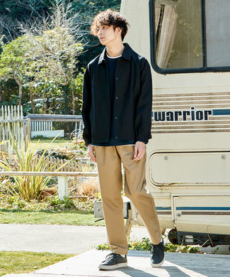 С чем носить синие низкие кеды мужчине