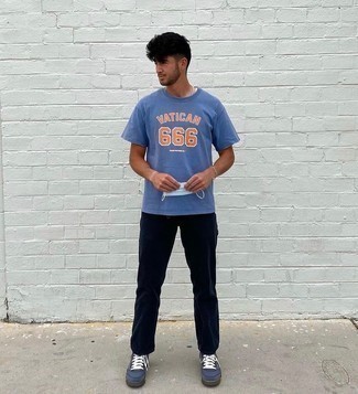 С чем носить синие низкие кеды мужчине