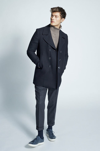 Какие водолазки носить с синими низкими кедами мужчине