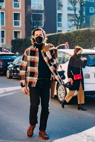 С чем носить синюю сумку почтальона