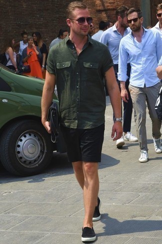 С чем носить синюю сумку почтальона