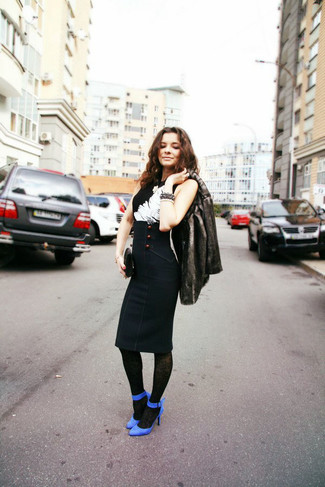 Какие туфли носить с синей юбкой-миди