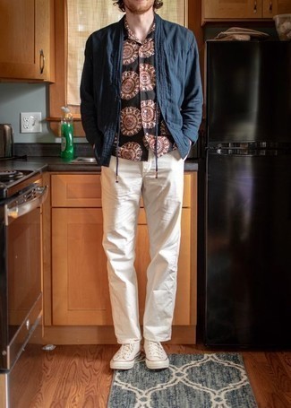 С чем носить синий открытый кардиган мужчине