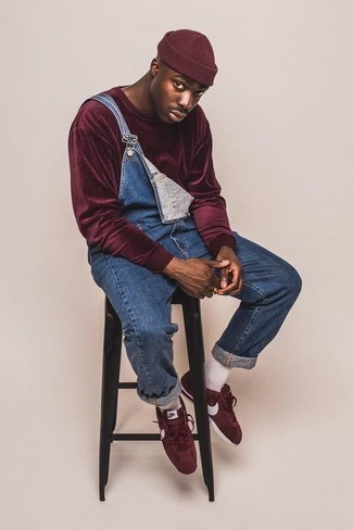 Какие низкие кеды носить с синими комбинезоном мужчине