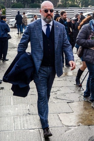 Какие лоферы носить с синим длинным пальто