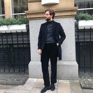 Какие лоферы носить с синим длинным пальто