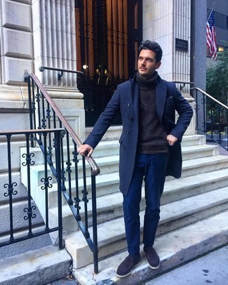 Какие лоферы носить с синим длинным пальто