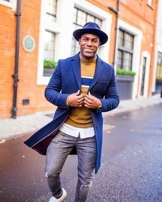 Какие рубашки с длинным рукавом носить с синим длинным пальто