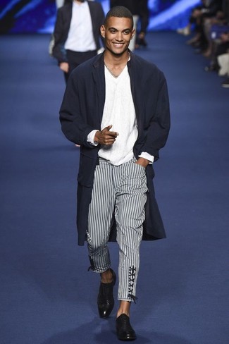 Какие оксфорды носить с синим длинным пальто