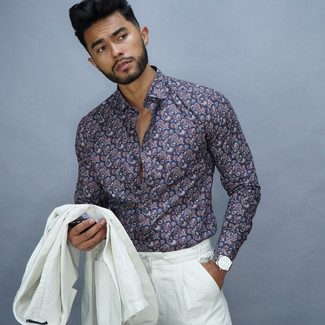 С чем носить синюю рубашку с "огурцами" мужчине