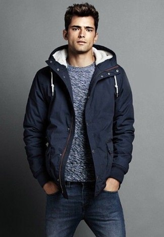 Как носить синюю парку с синими джинсами мужчине