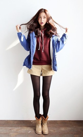 Какой худи носить с синей паркой женщине