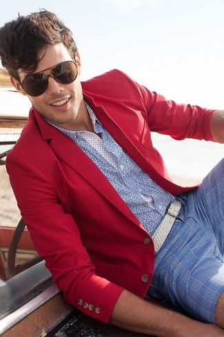 С чем носить синие шорты в шотландскую клетку мужчине