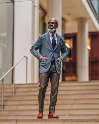 С чем носить синий шерстяной пиджак в шотландскую клетку мужчине