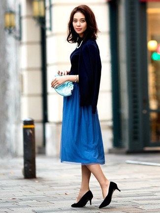 С чем носить синюю юбку со складками