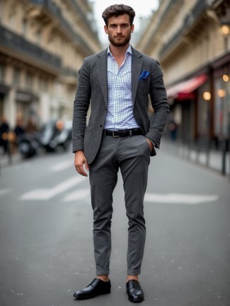 С чем носить синий нагрудный платок