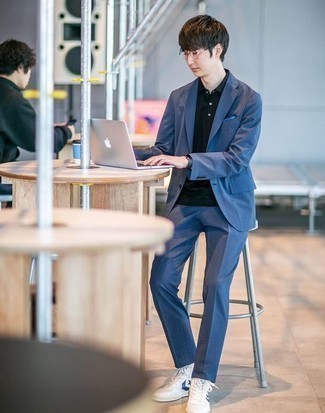 С чем носить синий нагрудный платок