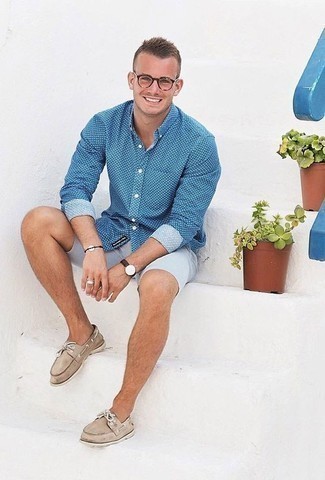 С чем носить синюю рубашку с длинным рукавом в горошек мужчине