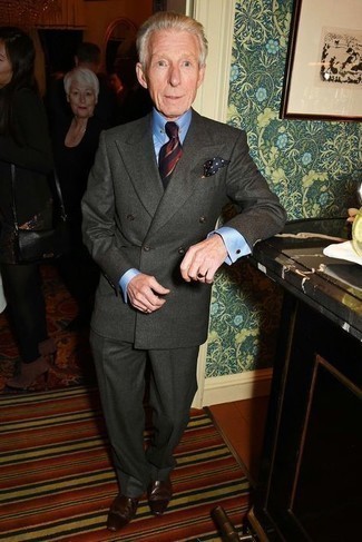 С чем носить синий нагрудный платок в горошек