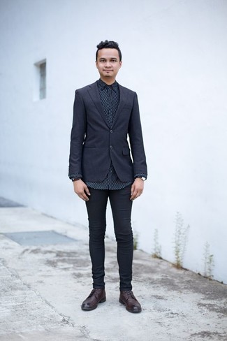 С чем носить синюю рубашку в горошек мужчине