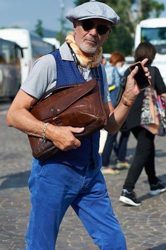 С чем носить синий жилет в горошек