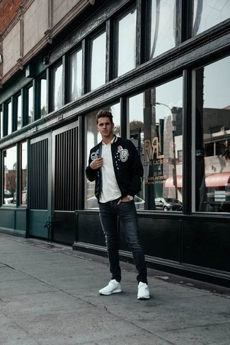 С чем носить синий бомбер с принтом мужчине